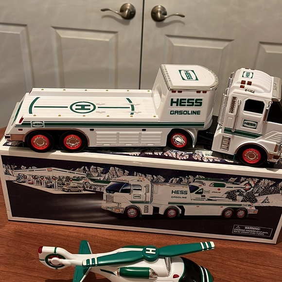 Hess 2006 Truck and Helicopter - Picture 4 of 8